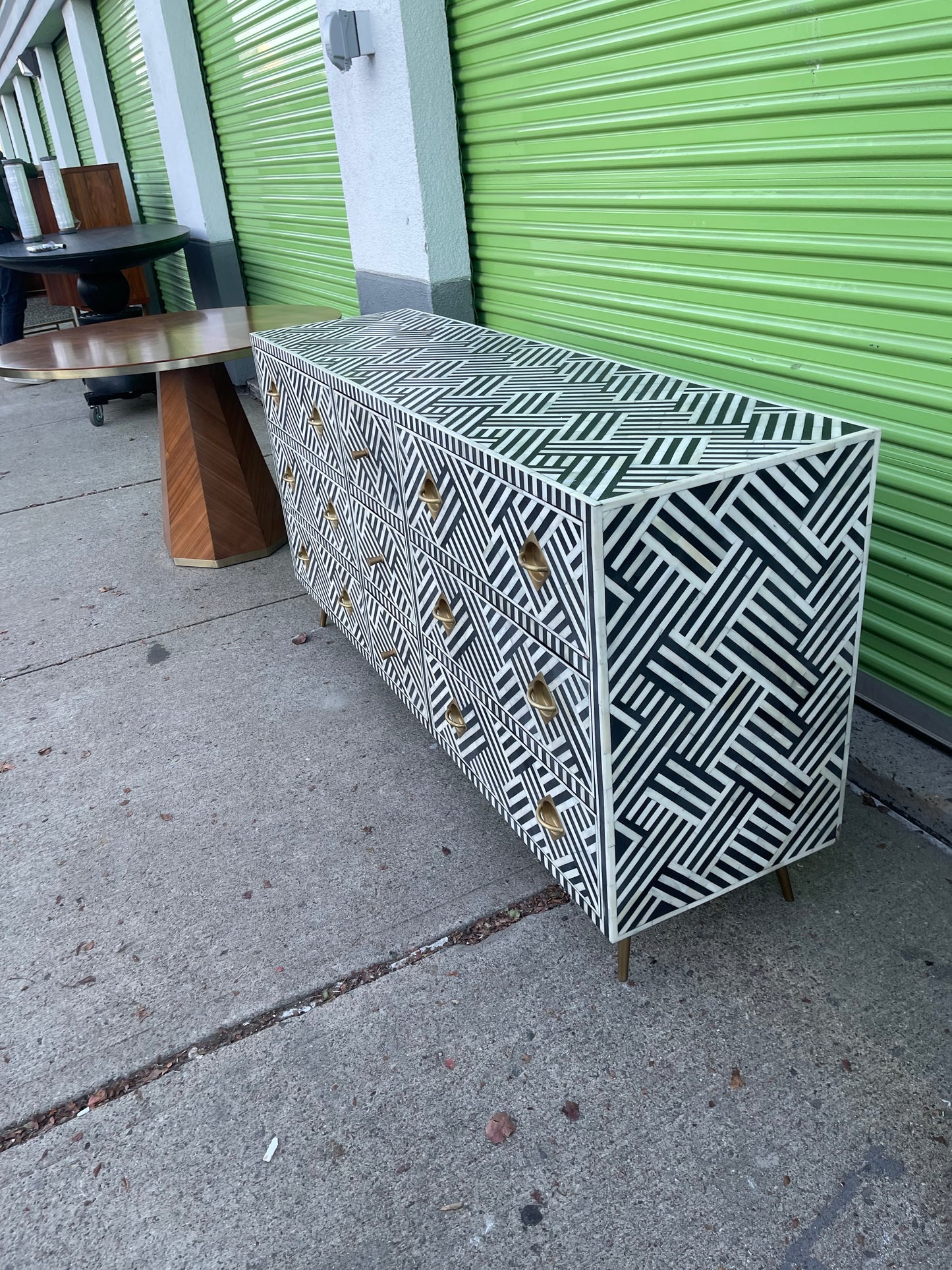 Geometric Optical Inlay Dresser