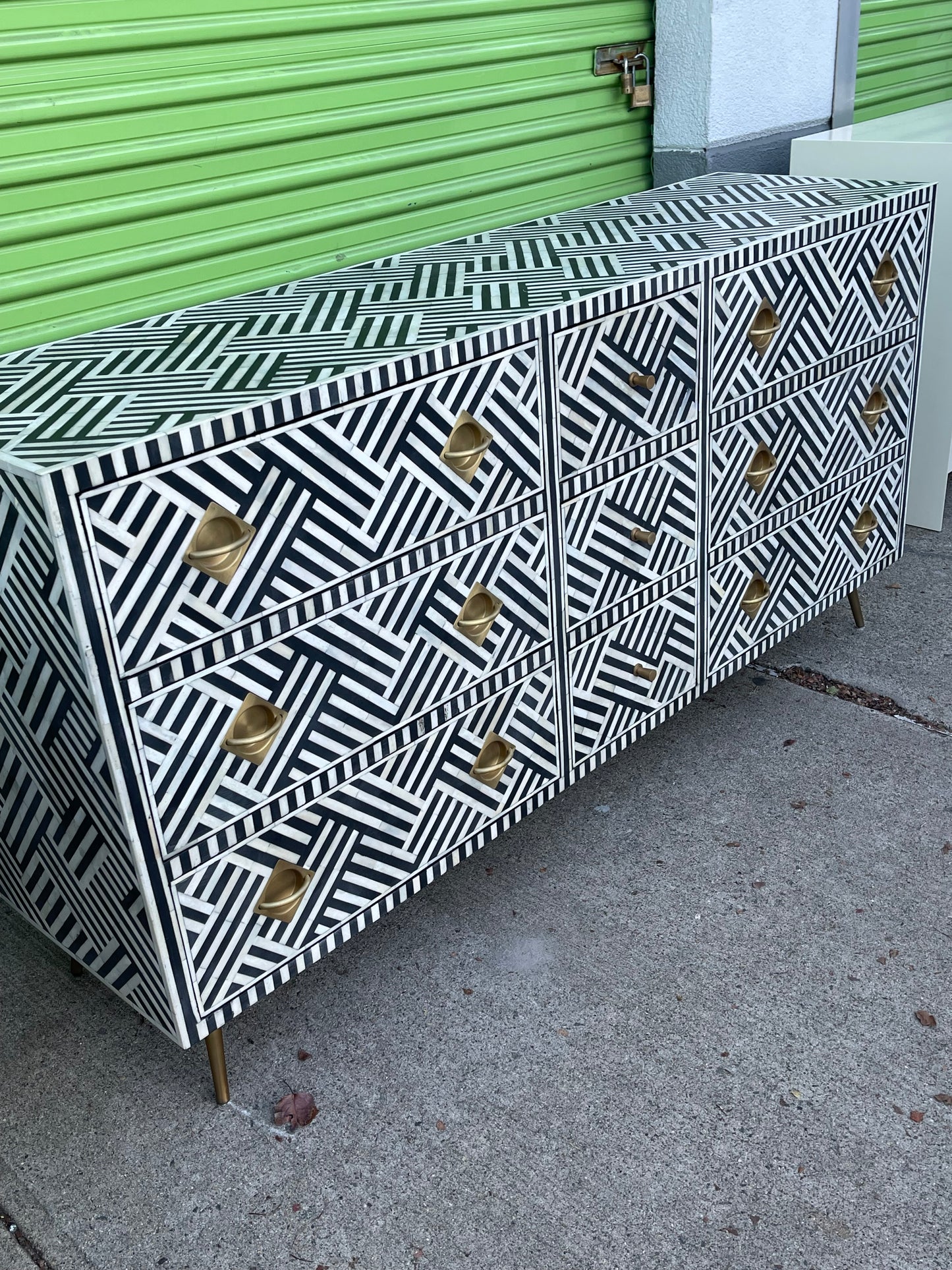 Geometric Optical Inlay Dresser