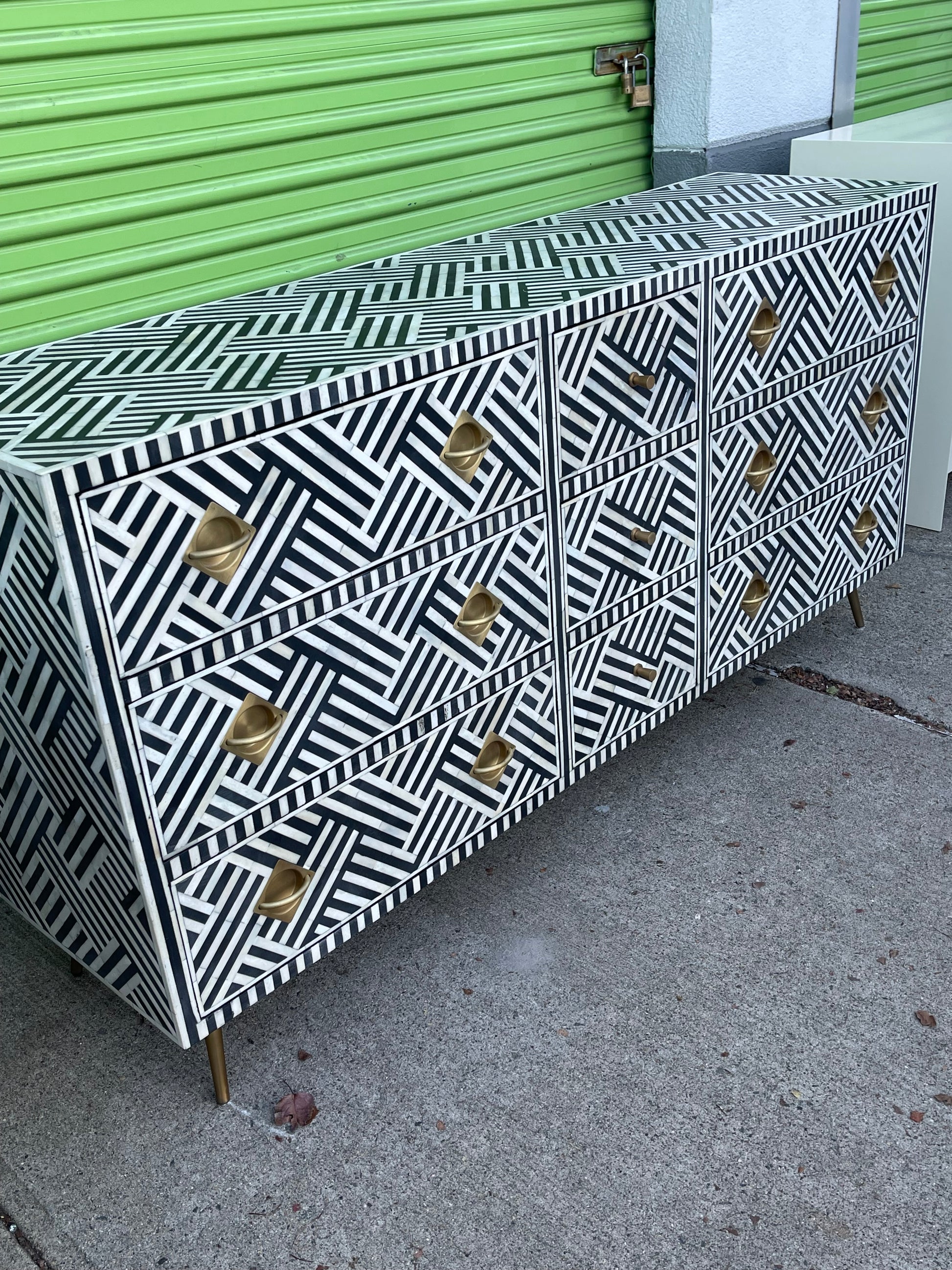 Geometric Optical Inlay Dresser