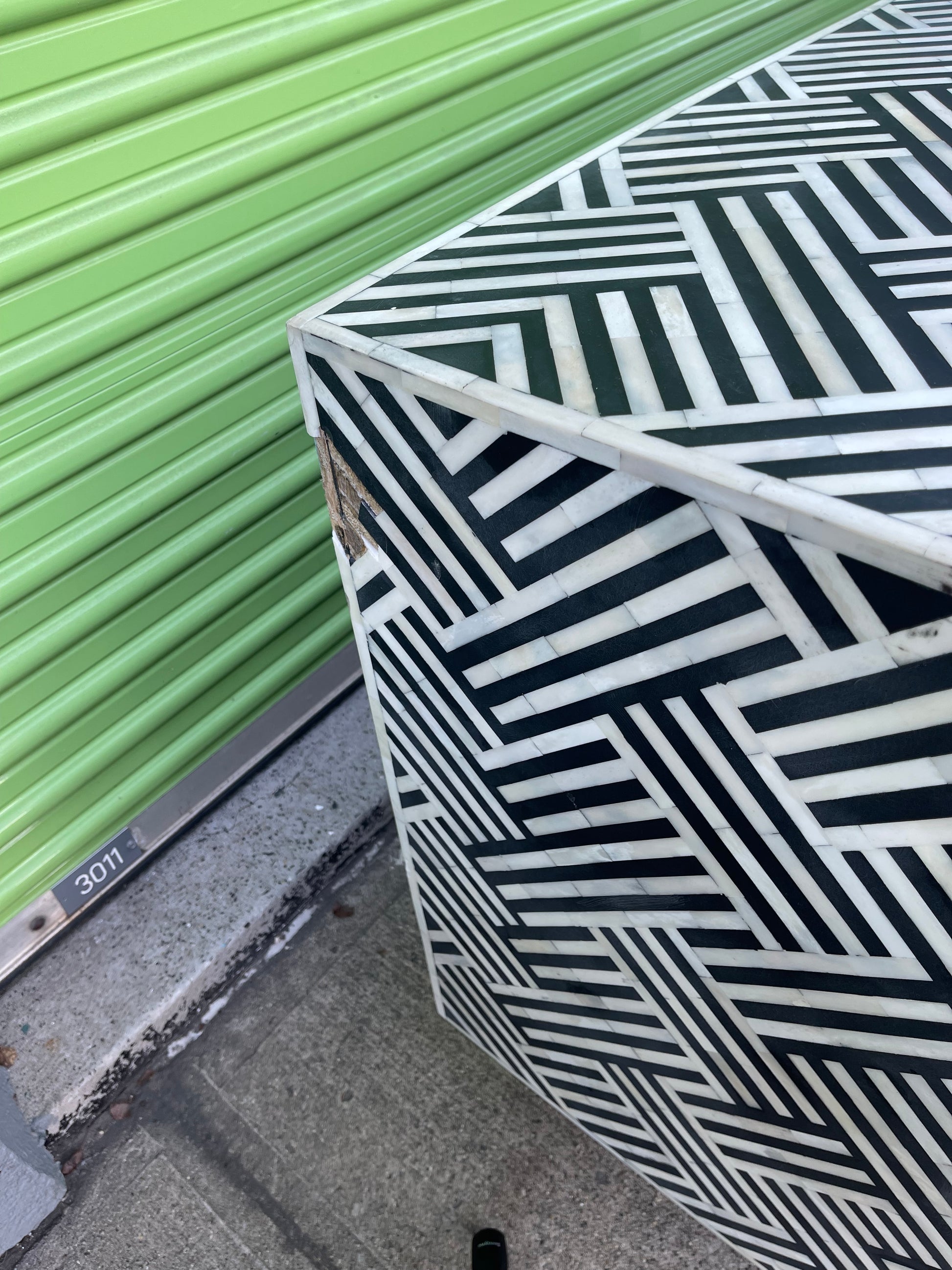 Geometric Optical Inlay Dresser