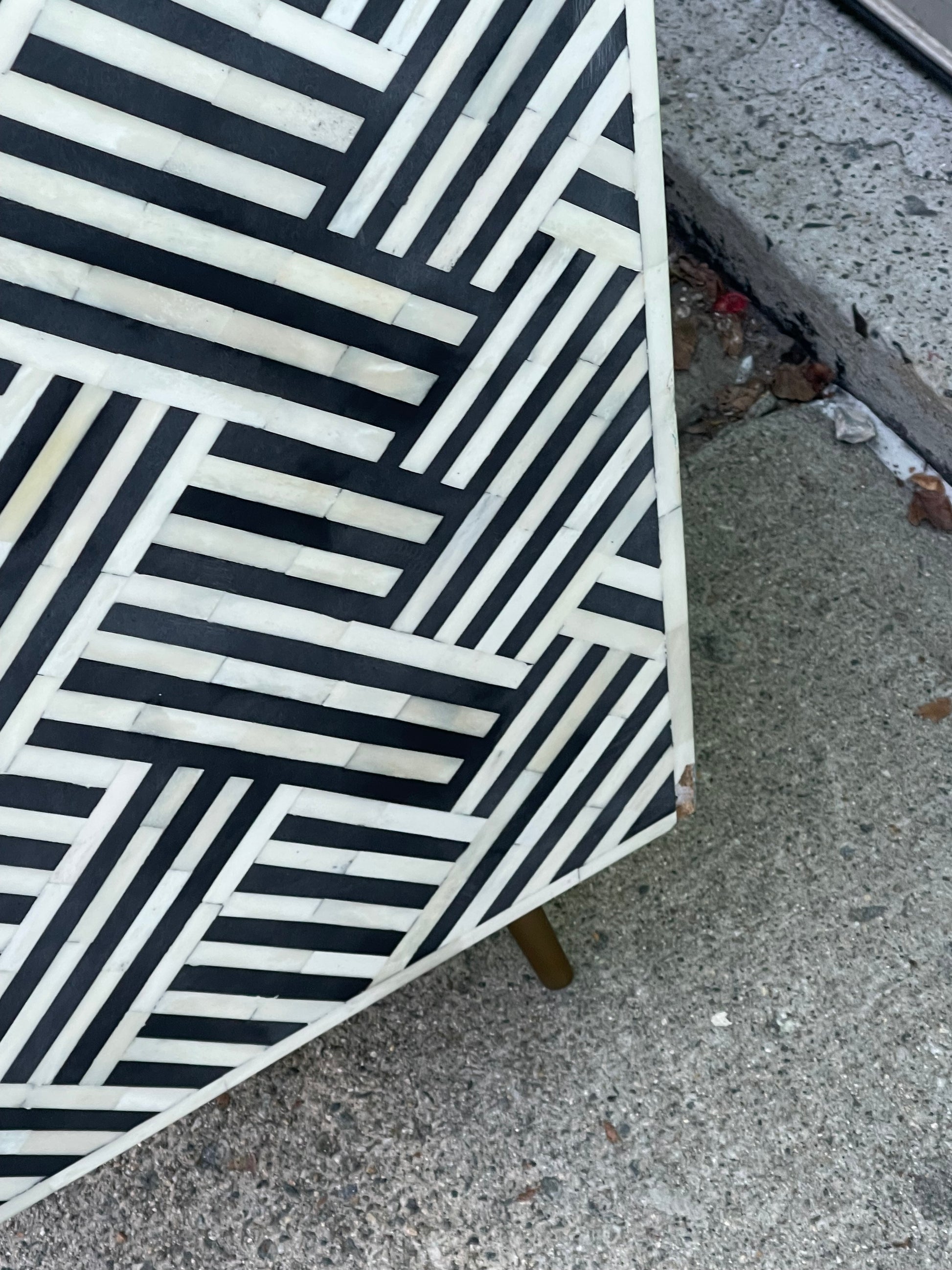 Geometric Optical Inlay Dresser