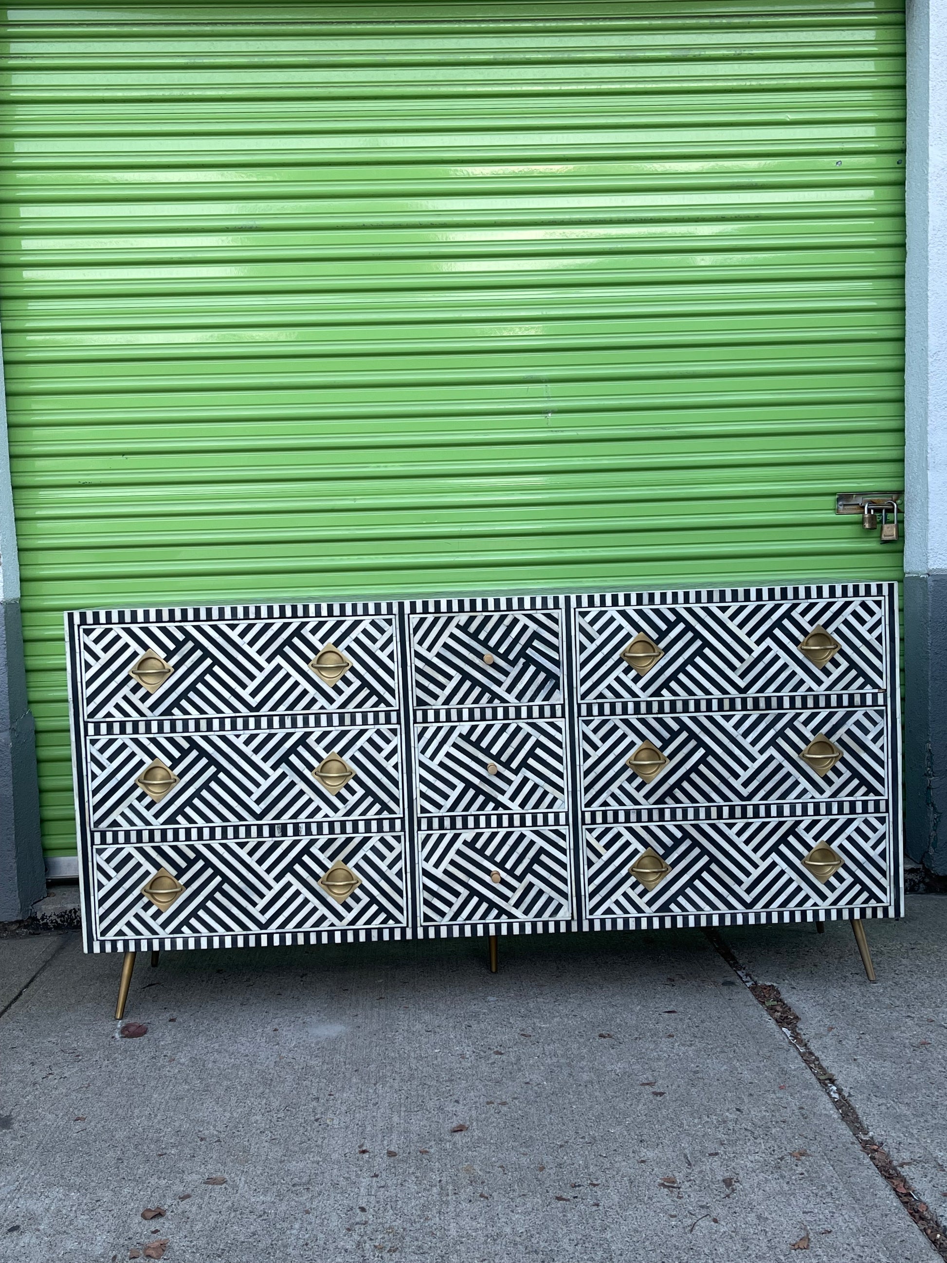 Geometric Optical Inlay Dresser